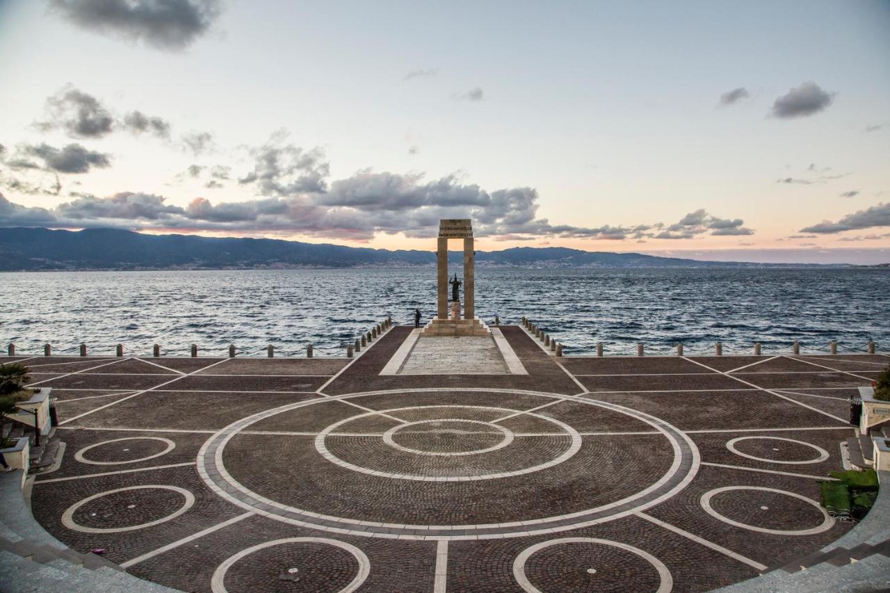La Casa Di Nausicaa - Aurora Apartment Reggio di Calabria Bagian luar foto
