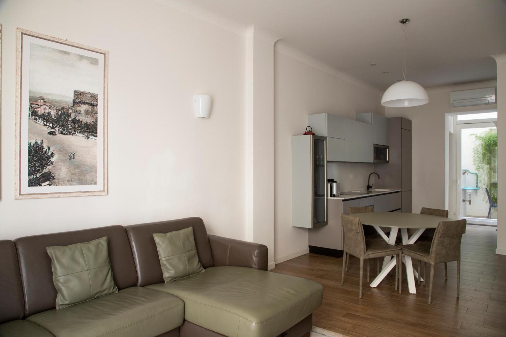 La Casa Di Nausicaa - Aurora Apartment Reggio di Calabria Bagian luar foto
